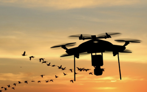 肺炎战役中的“空中警察”：无人机每天工作15分钟，相当于四、五个工作人员两个小时的活！