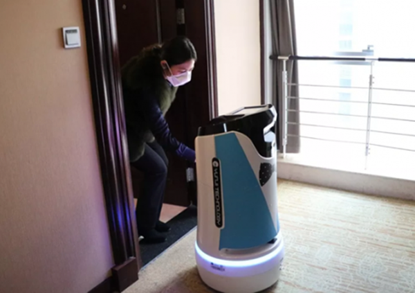 酒店因“疫”求变，服务机器人逆势入局！