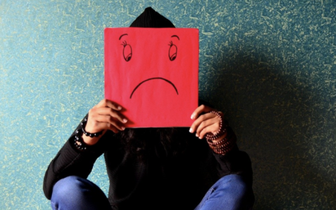 AI产品能否高效地实时识别出戴口罩的人是谁？