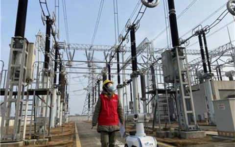 疫情期间，智能机器人、无人机保护电力设备！