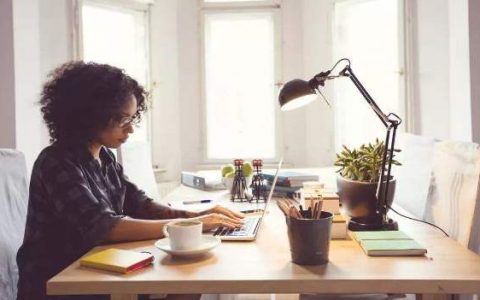 英国因在家办公人数过多导致网络瘫痪！