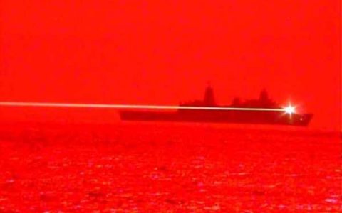 美国为海军战舰安装激光武器，威力巨大！