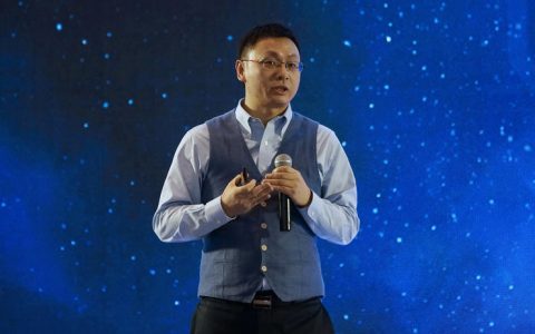 颜水成加盟依图一年多后，选择再谋他途！