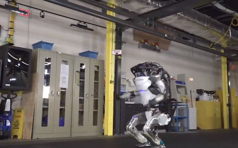 不可思议的机器人！ 动作灵活度是人类的10倍！[视频]