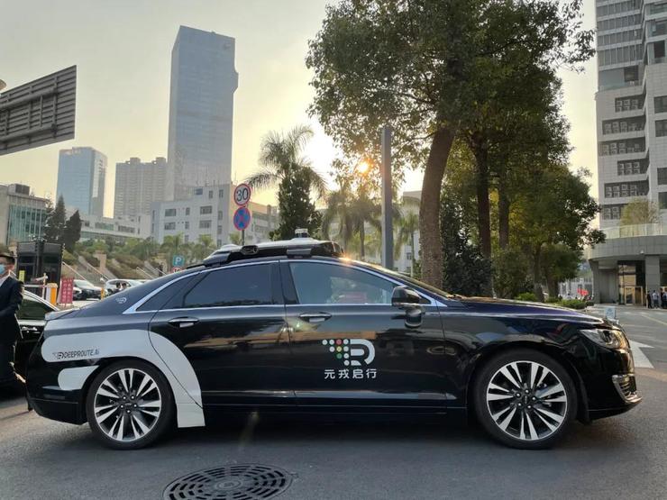 下班搭乘元戎启行 Robotaxi，深圳闹市街区表现如何？丨新智驾实测