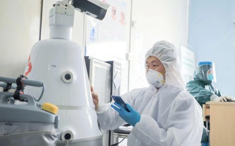 智能机器人抗击疫情体现出非常显著的效果和优势！