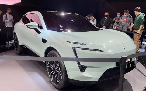 搭载华为智能驾驶系统的“阿维塔”电动SUV预计明年下线！