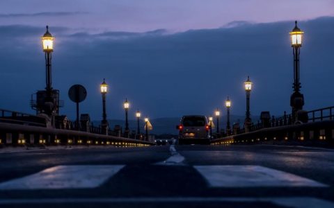 英国出台自动驾驶新规定：驾驶员可在车辆自动驾驶时看电影！