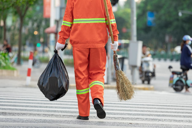 从智慧环卫助推智慧城市建设，以服务机器人纾解老龄化困局