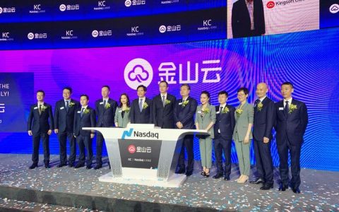 金山云十年一梦，碎在须臾之间