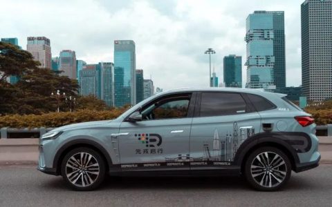 实测元戎启行「主驾无人」，「老司机」在市中心穿行无阻