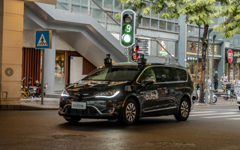 AutoX第五代RoboTaxi，跑进了上海市中心