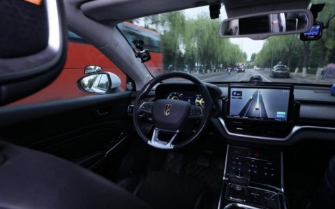 “方向盘后无人”车北京率先开跑 百度获首批许可