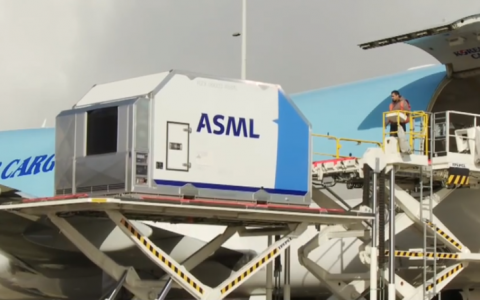 光刻机巨头 ASML :将继续向中国出货非EUV光刻机；中国天眼FAST发现宇宙中最大原子气体结构