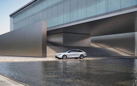 续航里程超700km、3秒级百公里加速，限时售价18.38万元起……「性价比卷王」零跑C01正式上市