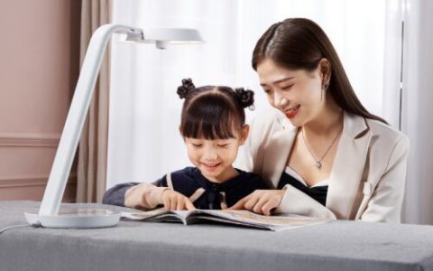 智能学习灯品类先驱：六点作业何以突出重围？