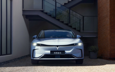 业内首搭半固态电池！岚图追光32.29万元起