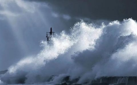 钠离子电池：陪跑三十年，一夕到量产