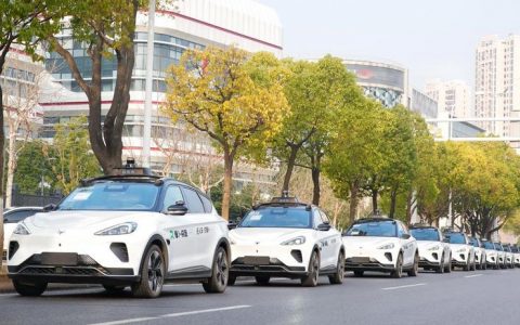 百度萝卜快跑超百台无人车落地武汉，订单量突破200万