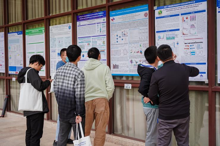 第11届中国生物信息学大会圆满落幕，超1600人参加，老中青学者齐聚，师生全员出动亮眼