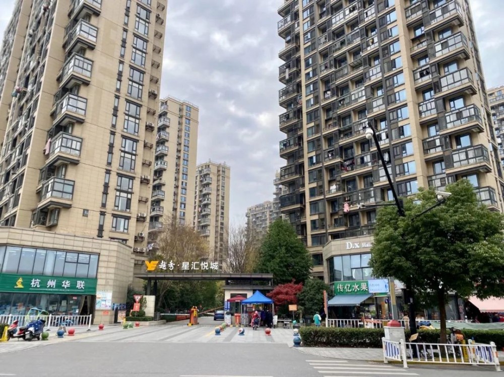 今年春节，我在杭州卖掉了两套房