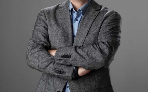 小米人事调整落地：王翔退休，卢伟冰接任集团总裁