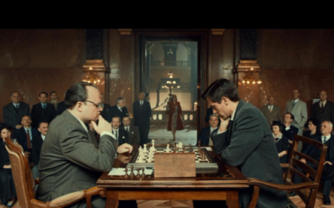 无人环卫困于瓶颈：智行者向左，仙途智能向右