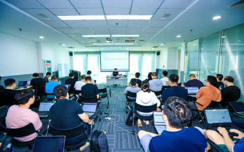 国内首次！百度智能云举办文心千帆大模型平台伙伴开发实训营