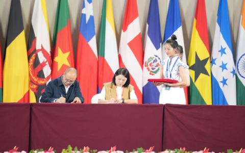 抖音电商与昆明签署合作协议 助力当地鲜花产业发展