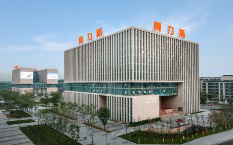 汽车行业内卷，阶段性承压的赛力斯依靠什么反击？