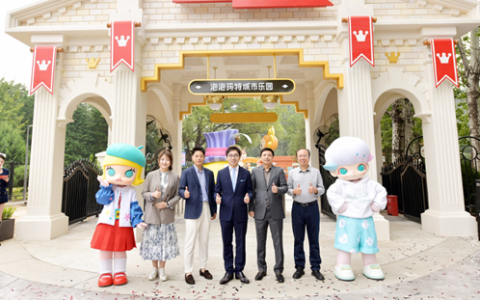 泡泡玛特探索服务零售，首个潮玩主题乐园十一评论量上涨83%