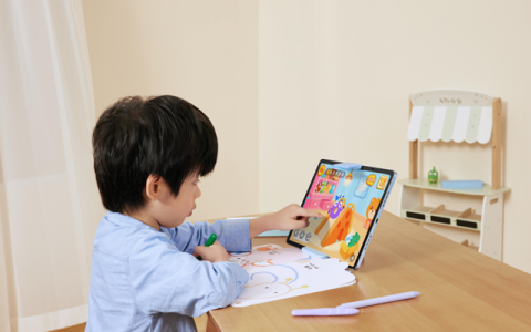 AI时代学习之道！天猫精灵发布首款大模型多感知学习机Z20