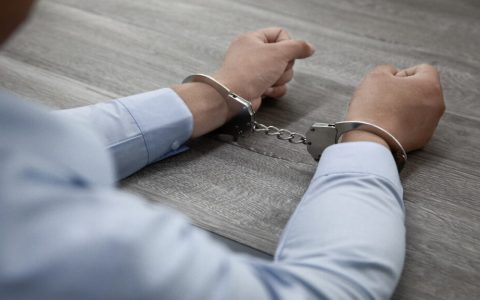 韩国高管因芯片盗窃指控再次被拘留