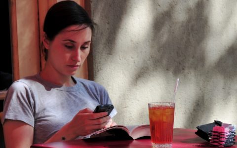 研究表明，年轻成年人会使用人工智能获取财务建议